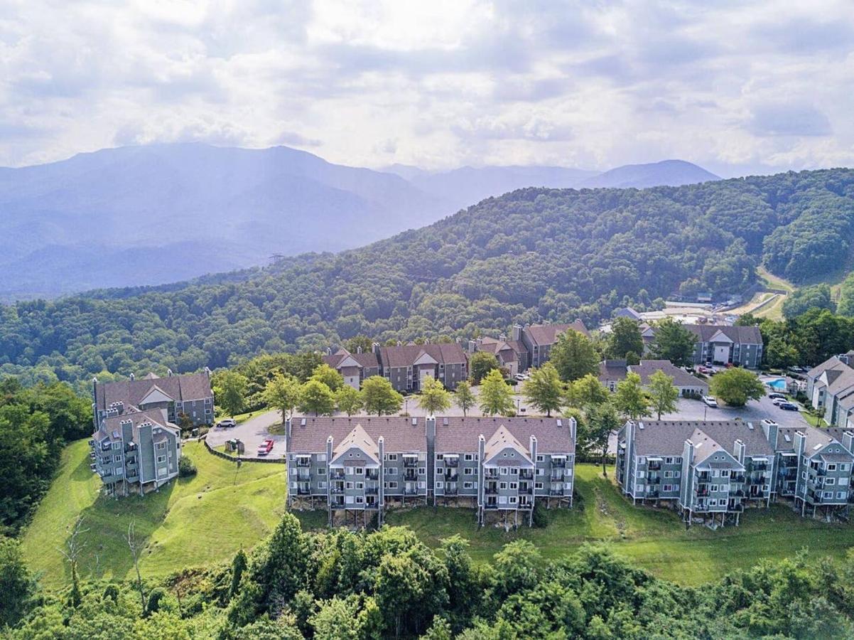 Sky High Views!!-Peak Mountaintop-Outdoor Pool-Close To Downtown-Private Balcony-Wifi-Cable Gatlinburg Esterno foto