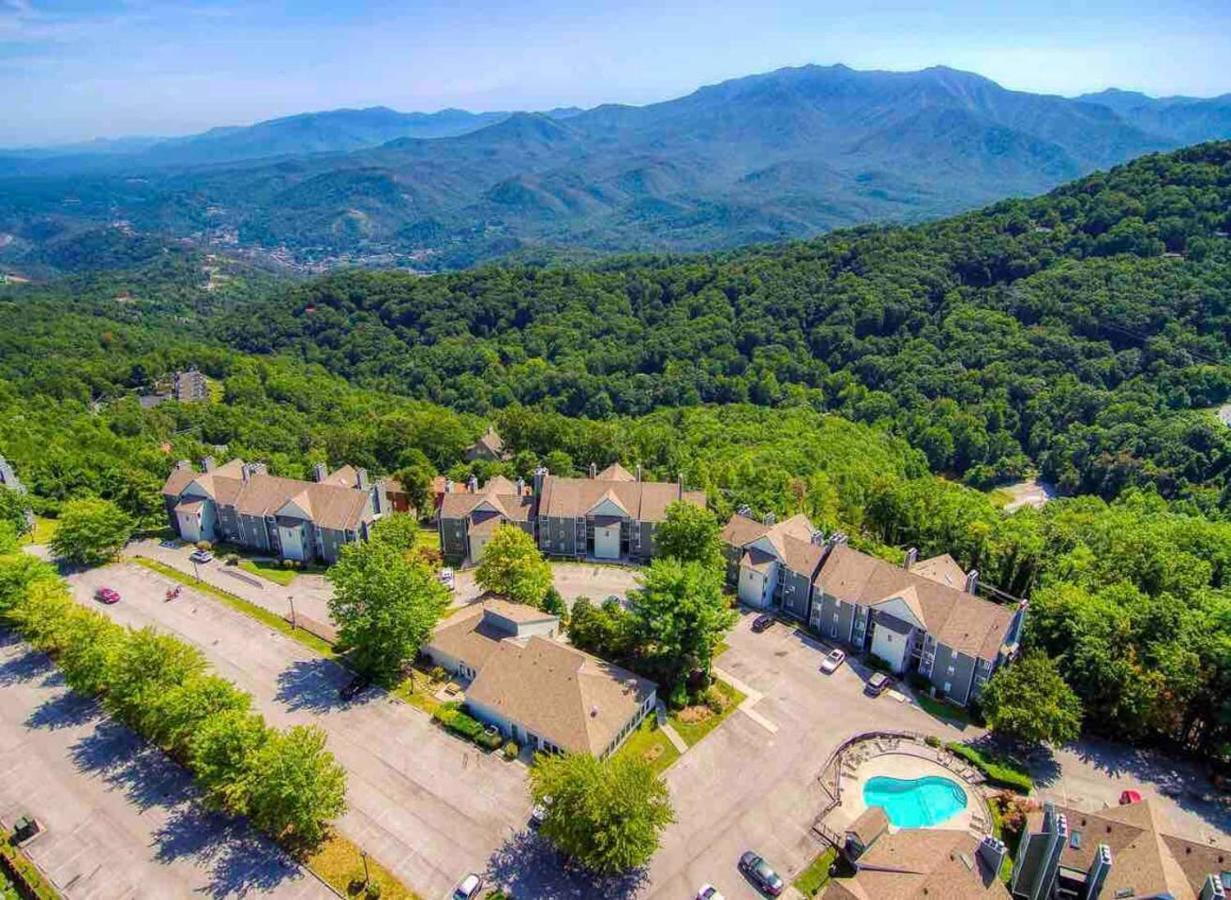 Sky High Views!!-Peak Mountaintop-Outdoor Pool-Close To Downtown-Private Balcony-Wifi-Cable Gatlinburg Esterno foto