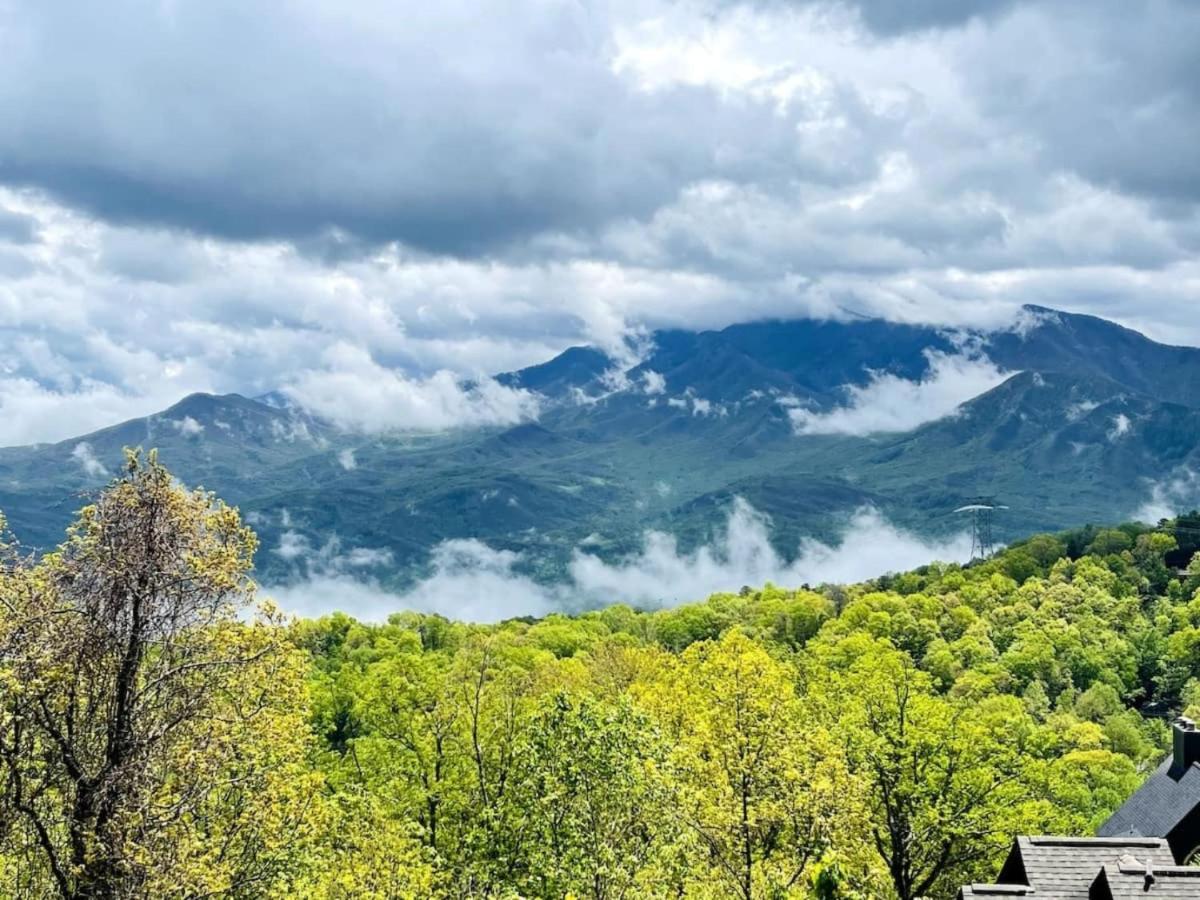 Sky High Views!!-Peak Mountaintop-Outdoor Pool-Close To Downtown-Private Balcony-Wifi-Cable Gatlinburg Esterno foto