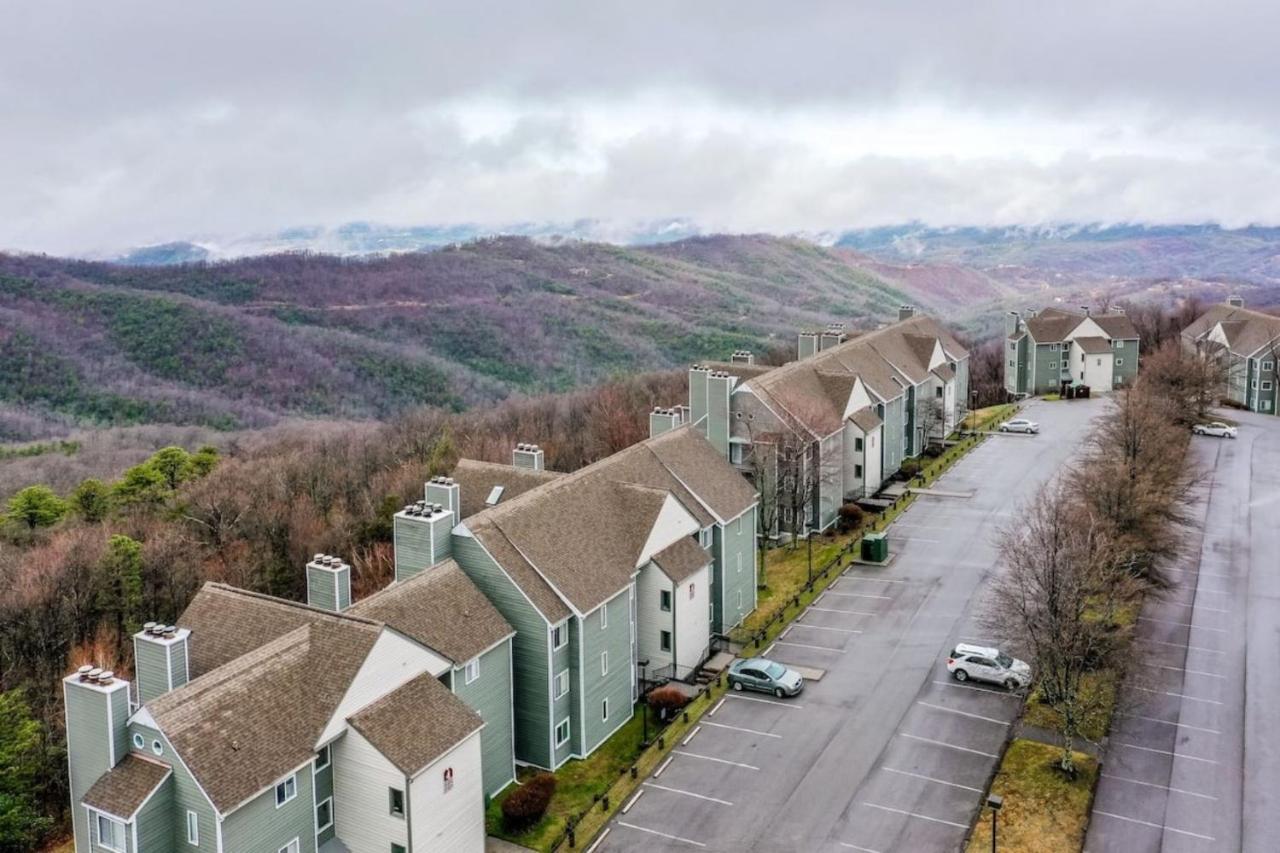 Sky High Views!!-Peak Mountaintop-Outdoor Pool-Close To Downtown-Private Balcony-Wifi-Cable Gatlinburg Esterno foto