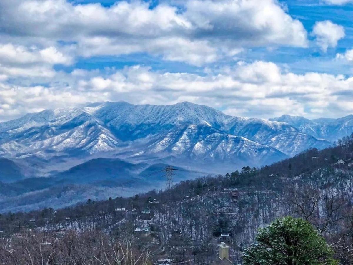 Sky High Views!!-Peak Mountaintop-Outdoor Pool-Close To Downtown-Private Balcony-Wifi-Cable Gatlinburg Esterno foto