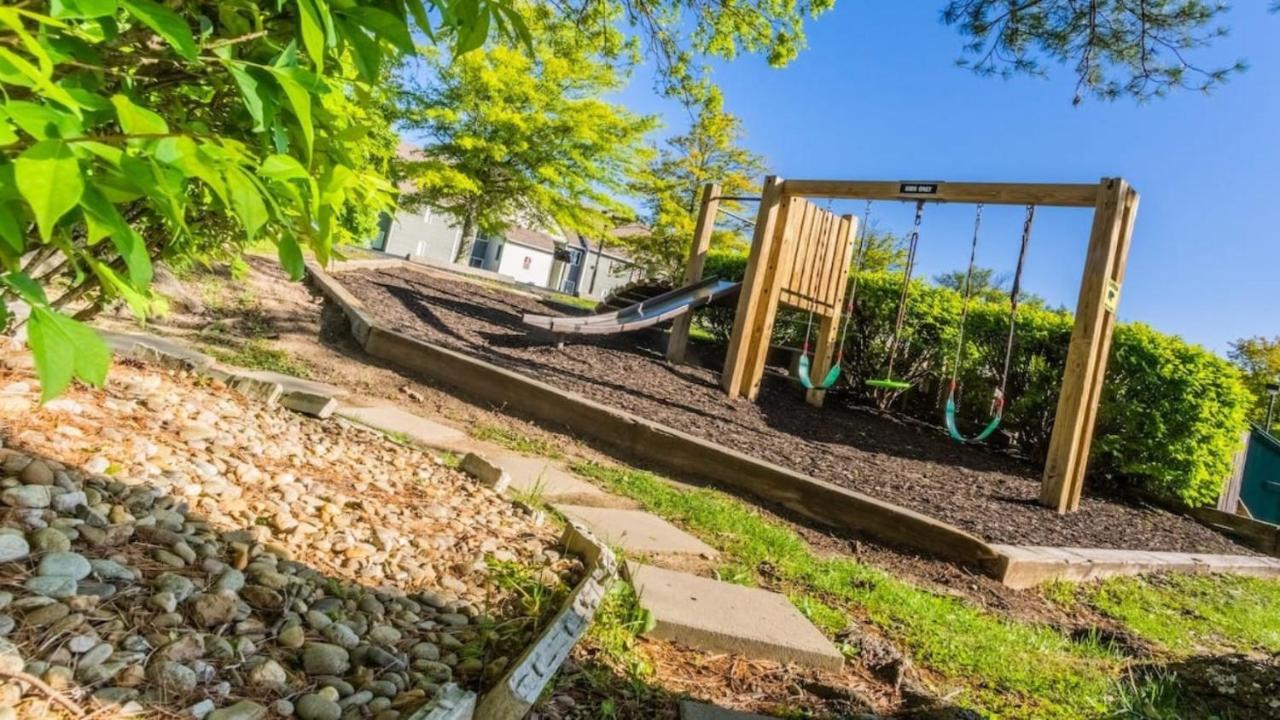 Sky High Views!!-Peak Mountaintop-Outdoor Pool-Close To Downtown-Private Balcony-Wifi-Cable Gatlinburg Esterno foto