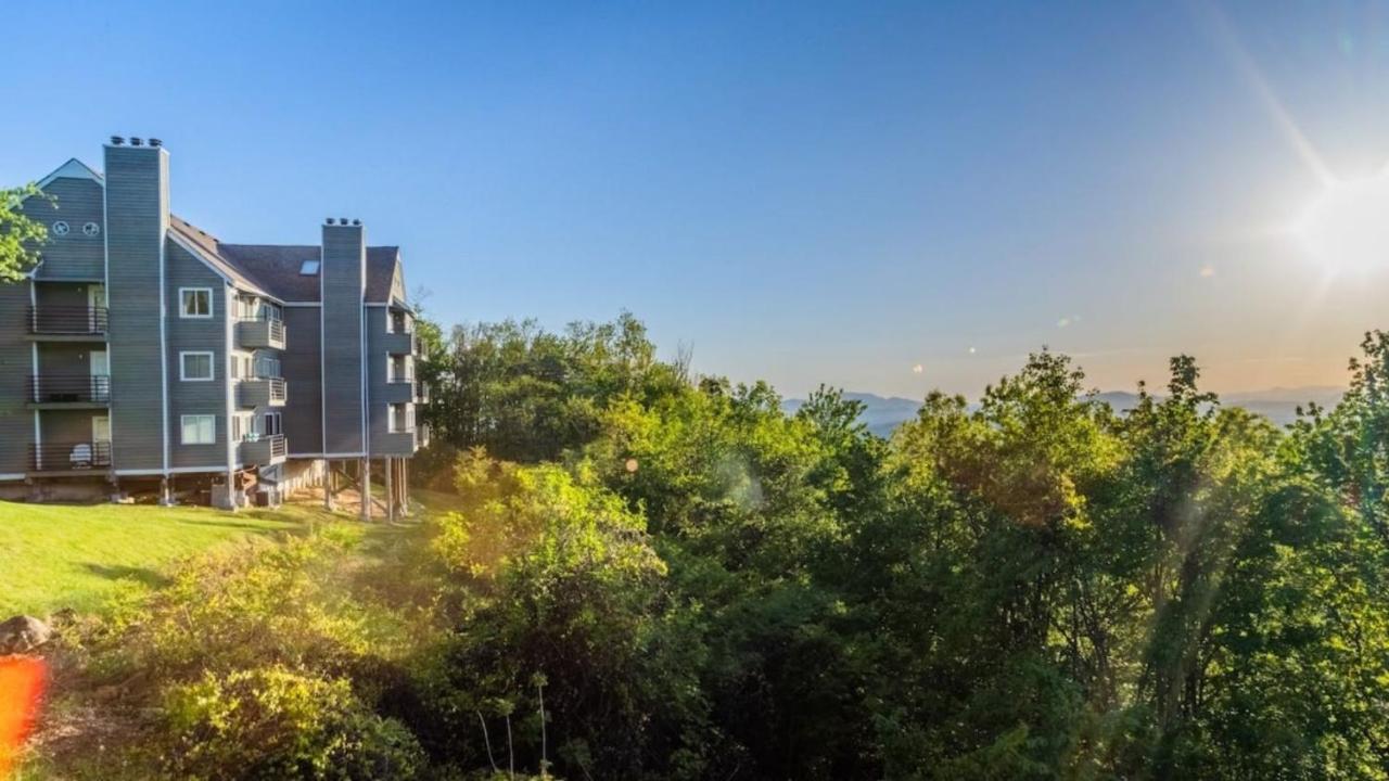 Sky High Views!!-Peak Mountaintop-Outdoor Pool-Close To Downtown-Private Balcony-Wifi-Cable Gatlinburg Esterno foto