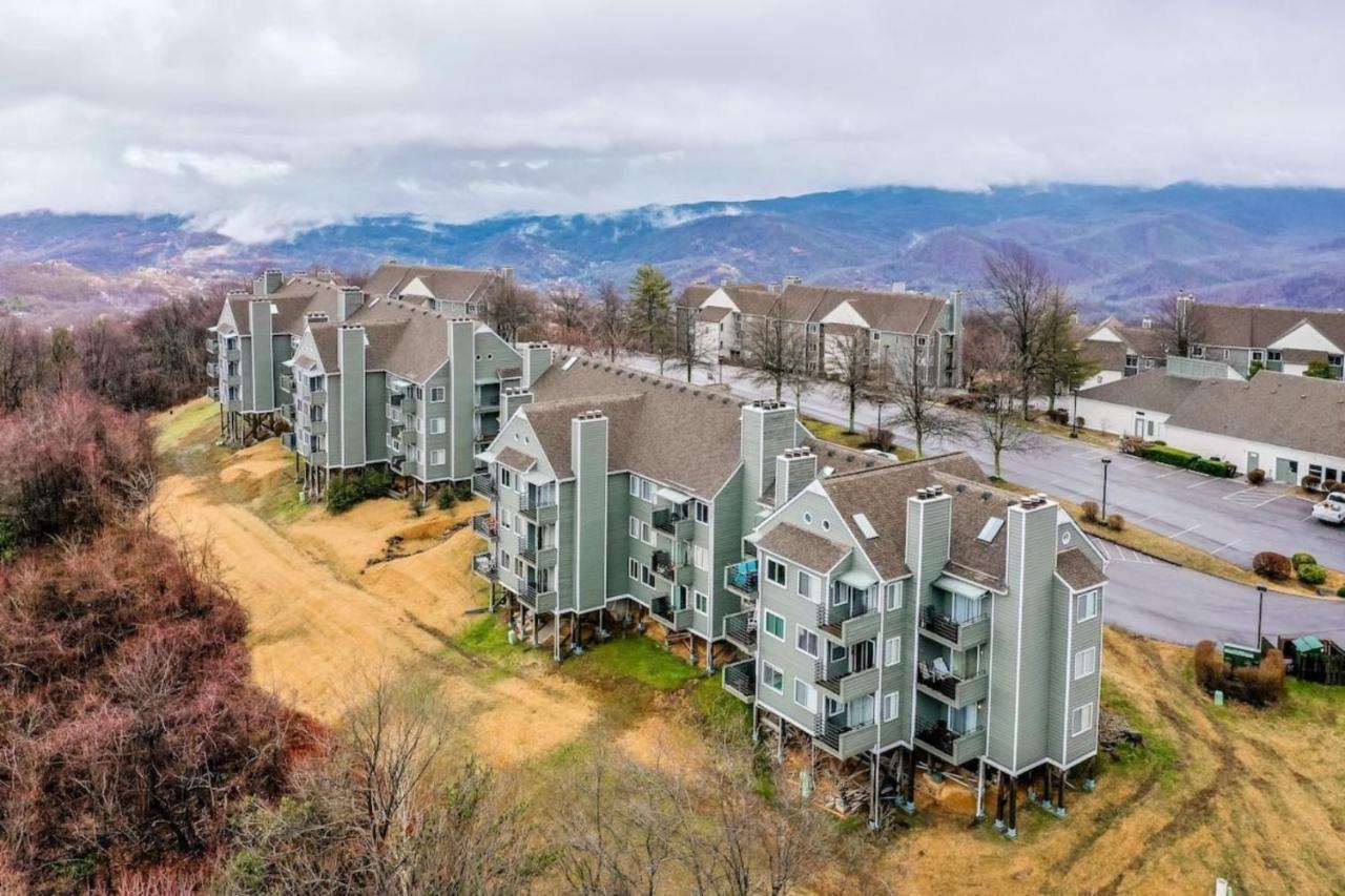 Sky High Views!!-Peak Mountaintop-Outdoor Pool-Close To Downtown-Private Balcony-Wifi-Cable Gatlinburg Esterno foto